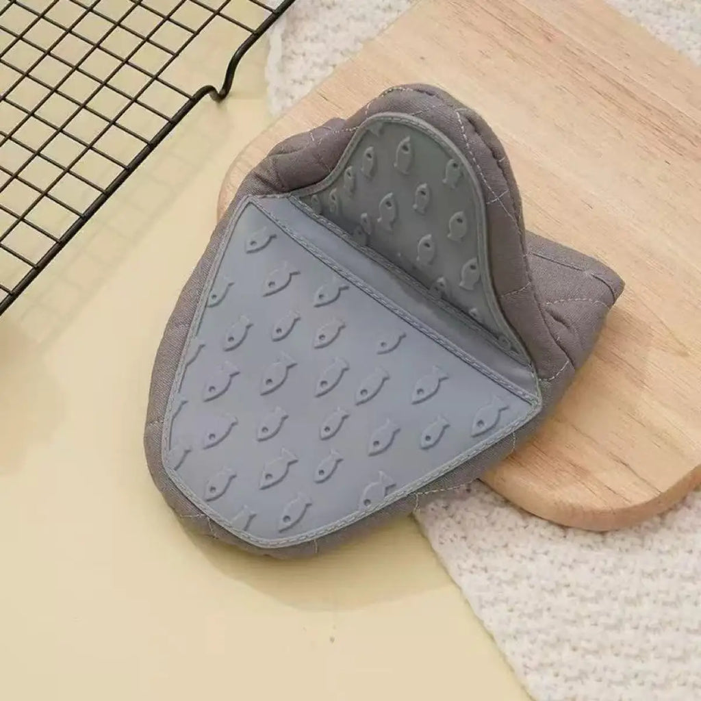 Fish-Shaped Silicone Oven Mitts